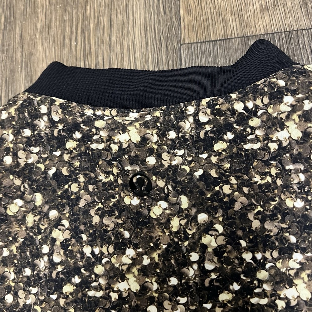 Lululemon Reversible Party Bomb Jacket Women's Size S/M Black Gold NYE Exclusive - Picture 6 of 10